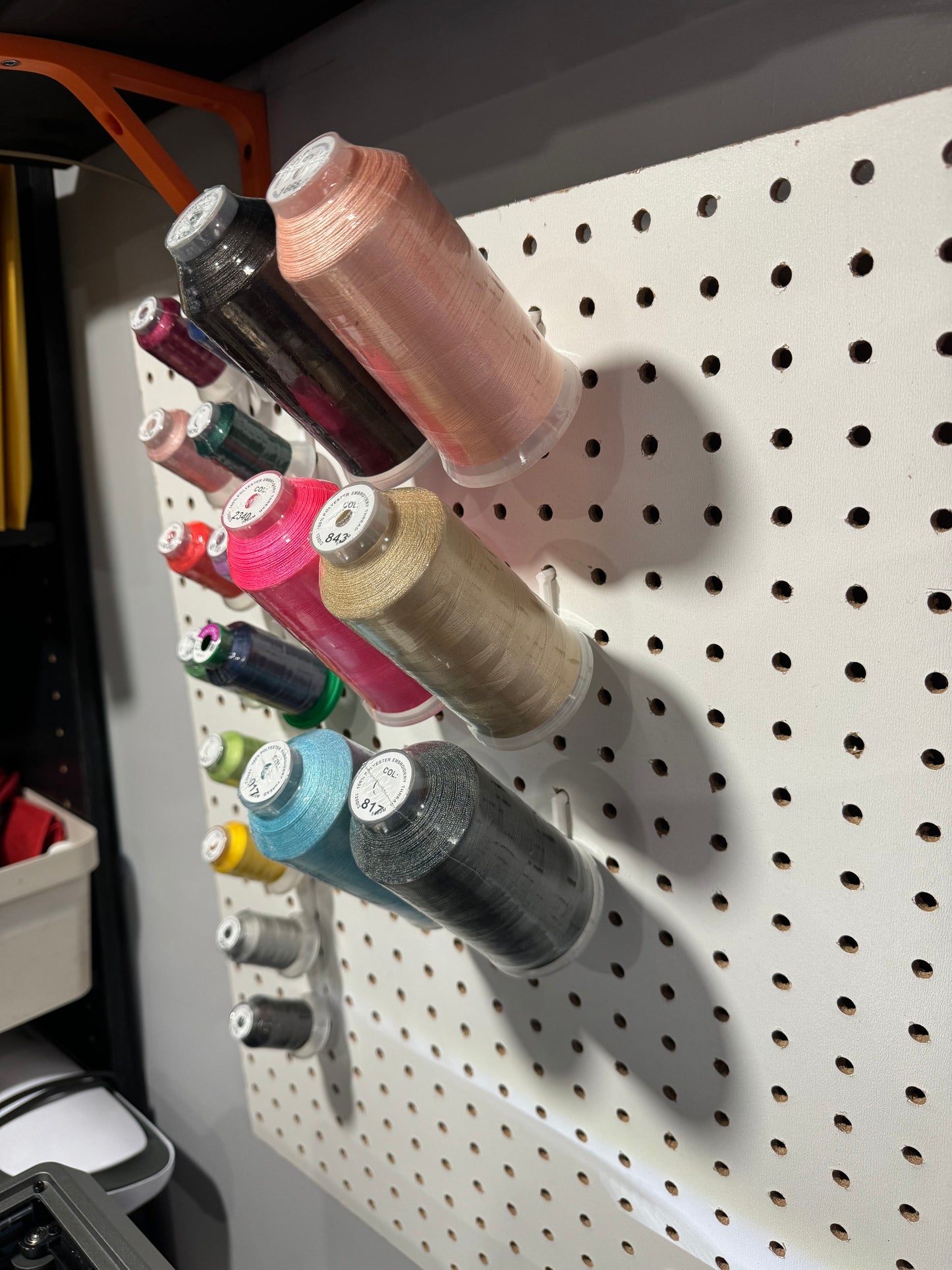5000y / 5000m Pegboard Hooks for Embroidery Thread Spools