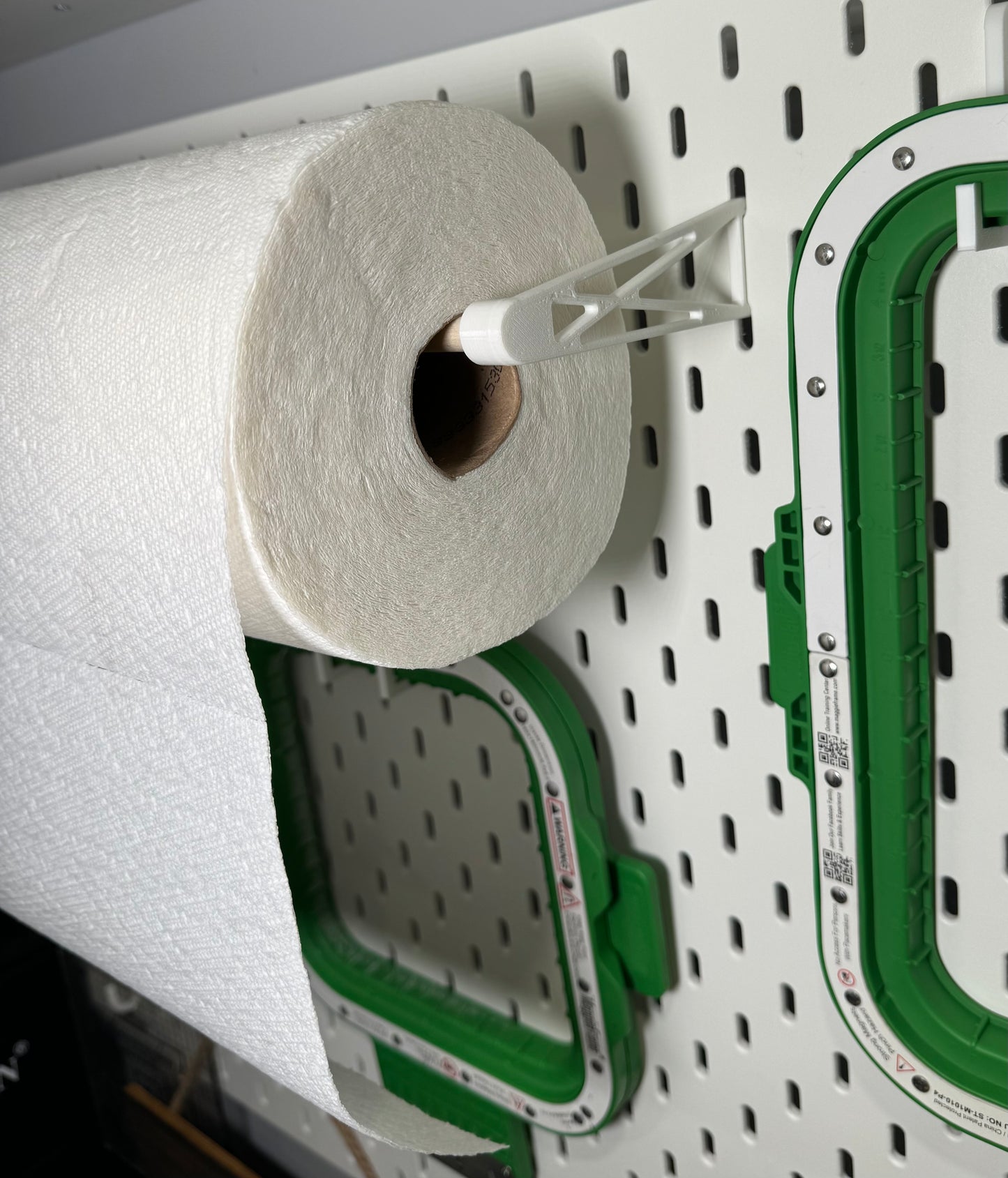 Paper towel holder for SKADIS Board